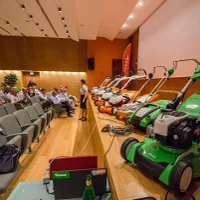 Presentato il tosaerba arancione di stihl