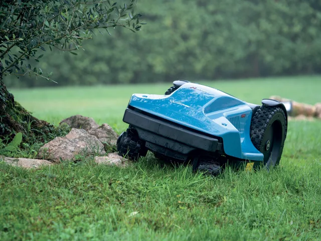 Wiper: RTK e soluzioni ibride per una cura del prato senza compromessi