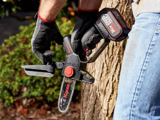 Motosega Kress 20 V KG343E-9: pensata per l’uso professionale