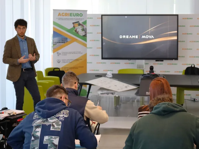 Nuovi robot tagliaerba Dreame e Mova nel catalogo Agrieuro