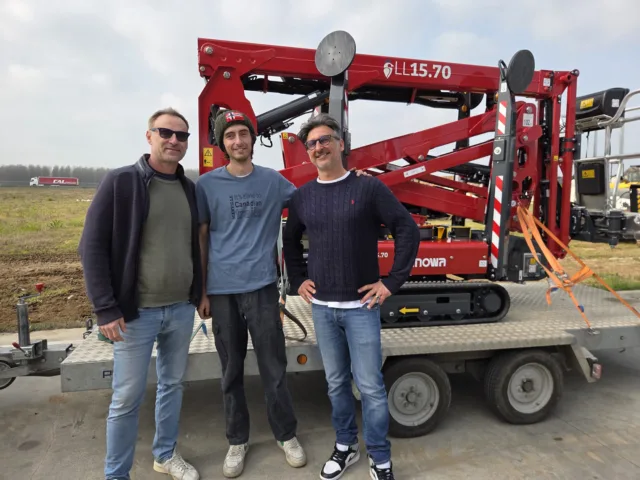 La piattaforma Hinowa LightLift 15.70 protagonista con Zorloni Giardini